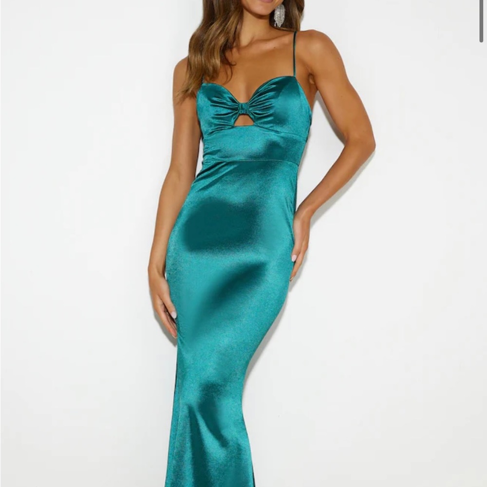 Hello Molly Dress.! Worn once for 5 hours.